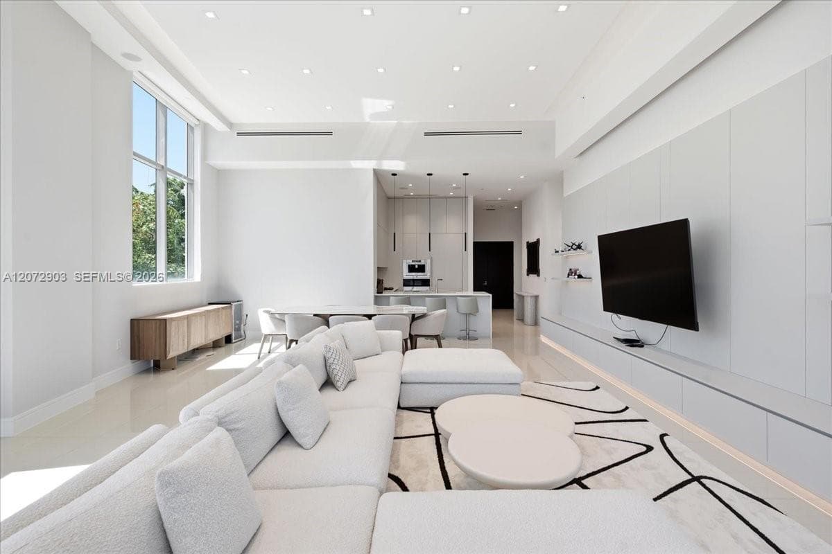 Condominium at 3250 NE 188th St # 101, Aventura FL 33180