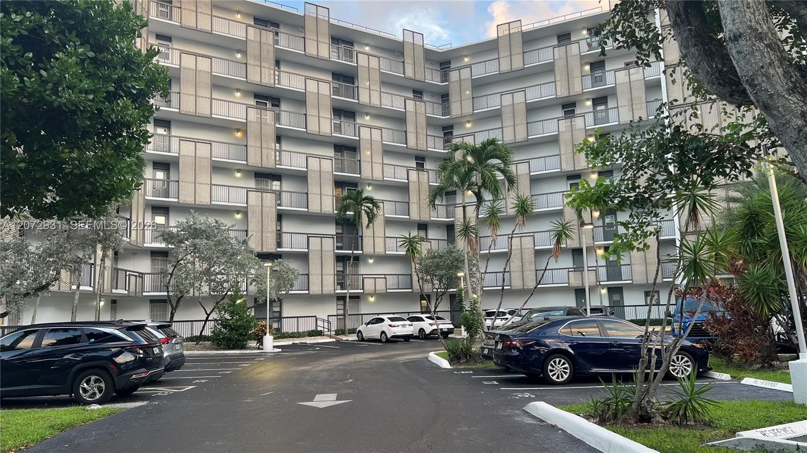 Condominium at 20500 W Country Club Dr # 117, Aventura FL 33180