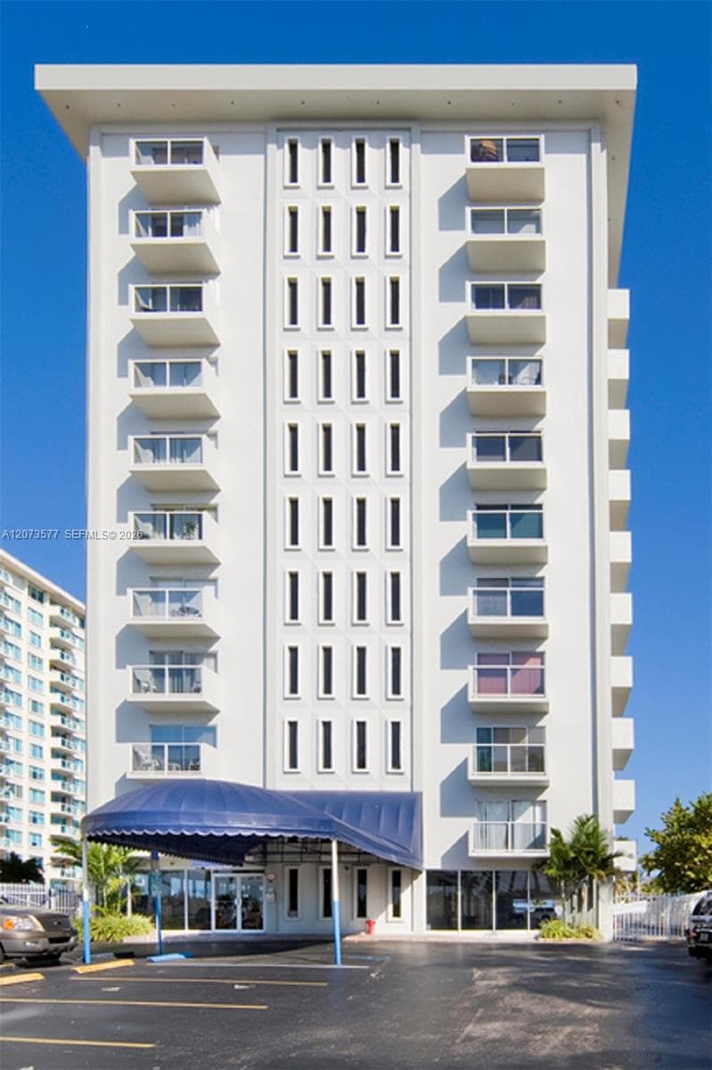 Condominium at Miami Beach, FL, 33140