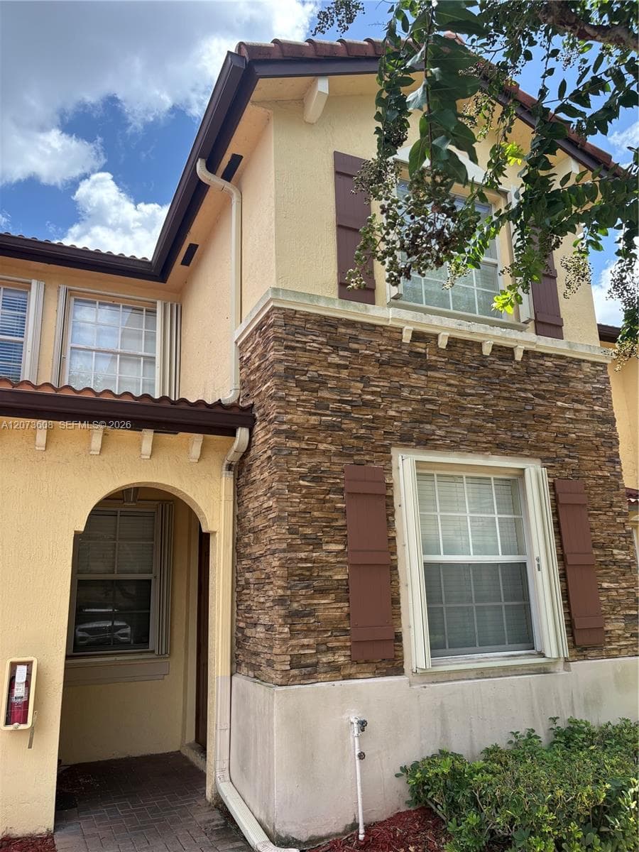 Townhouse at 1555 NE 33rd Rd # 2, Homestead FL 33033