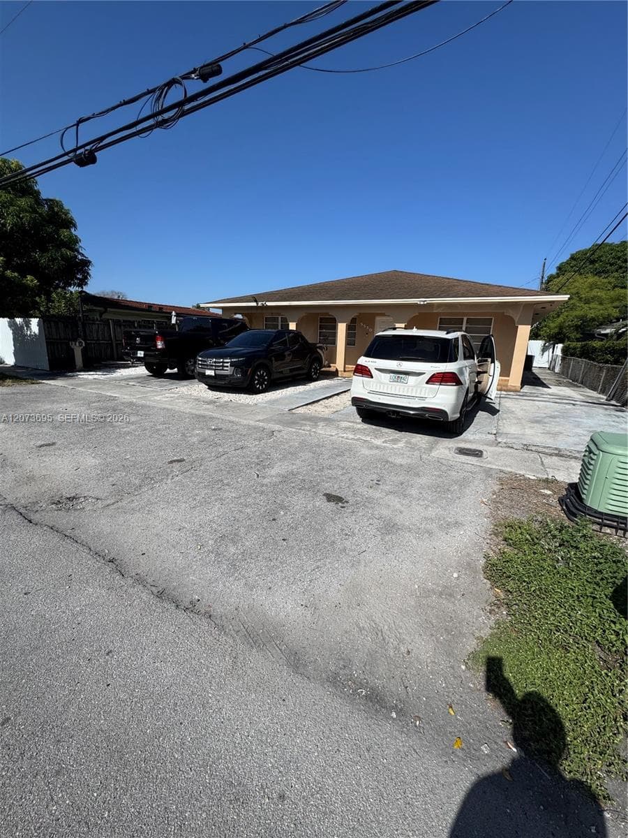 Efficiency at 5530 E 6th Ave # 101, Hialeah FL 33013