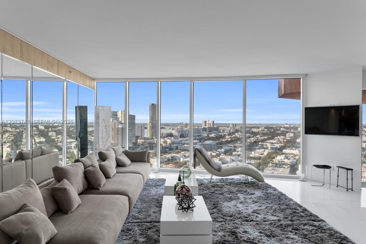 Condominium at 300 S Pointe Dr # 3105, Miami Beach FL 33139