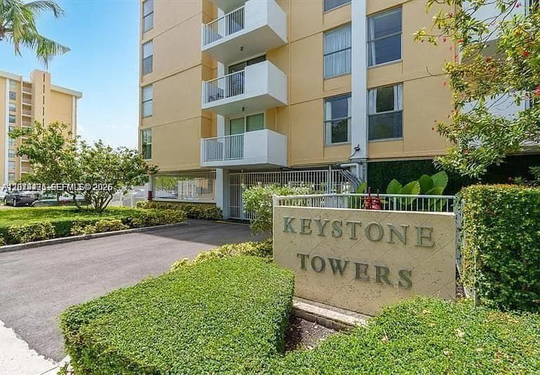 Condominium at 2000 NE 135th St # 609, North Miami FL 33181