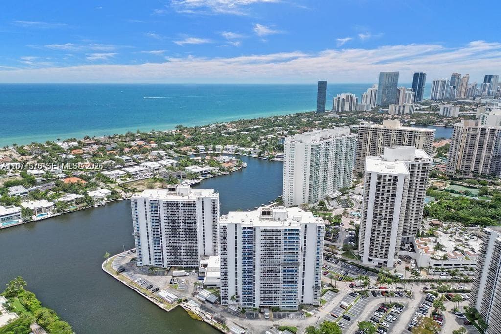 Condominium at 20505 E Country Club Dr # 938, Aventura FL 33180