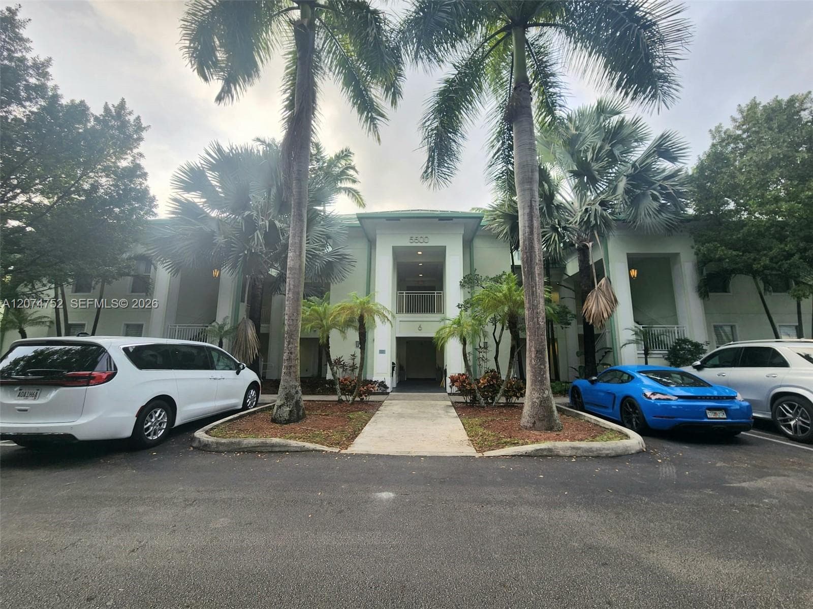 Condominium at 5300 NW 87th Ave # 614, Doral FL 33178