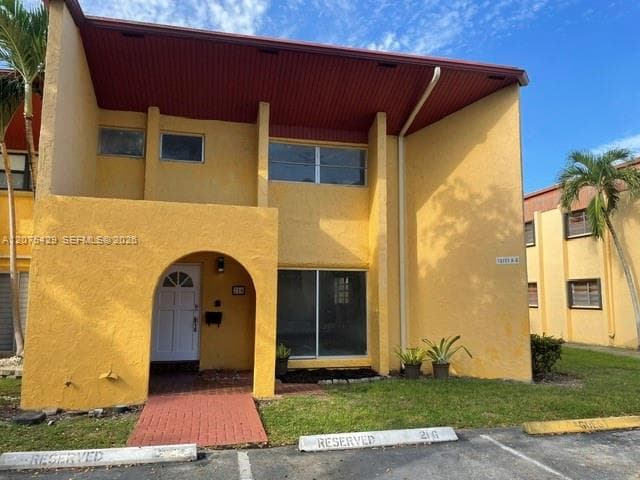 Townhouse at 13721 SW 84th St # G, Miami FL 33183