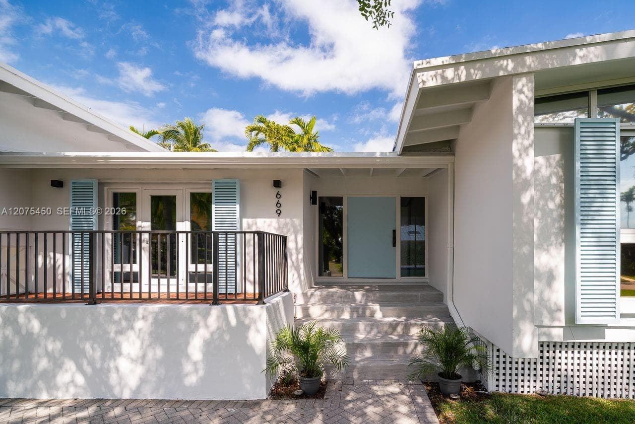 Single Family Residence at 669 S Mashta Dr, Key Biscayne FL 33149