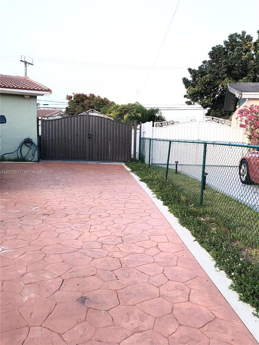 Efficiency at 3941 E 9th Ln # 0, Hialeah FL 33013