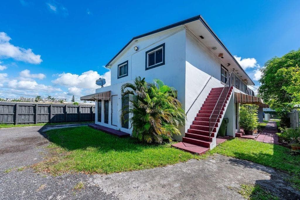Apartment at 520 SW Krome Ter # 4, Homestead FL 33030