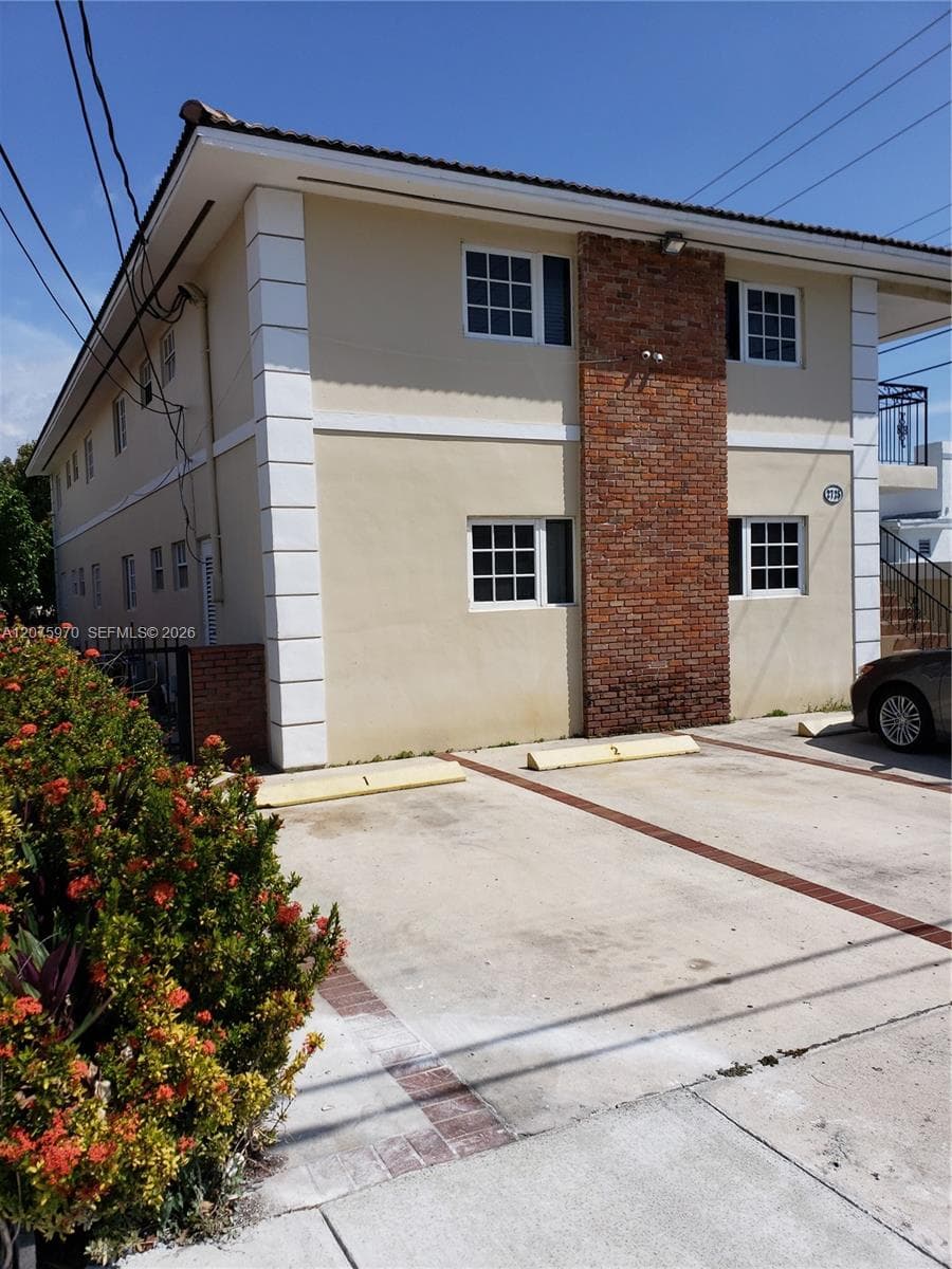 Apartment at 2725 SW 25th St # 3, Miami FL 33133