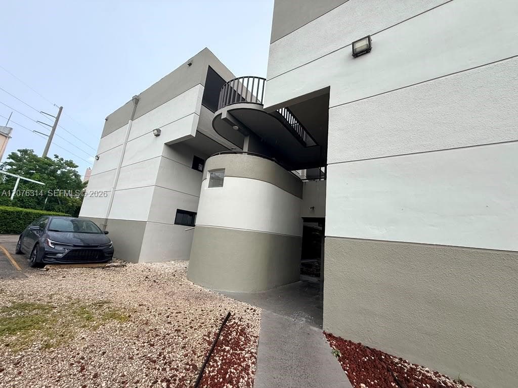 Condominium at 5 Olive Dr # 13, Hialeah FL 33010