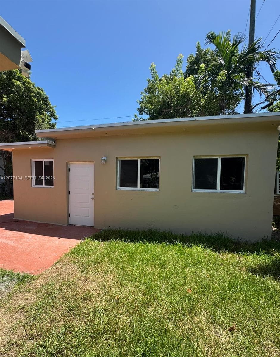 Efficiency at 510 NW 47th St # 0, Miami FL 33127