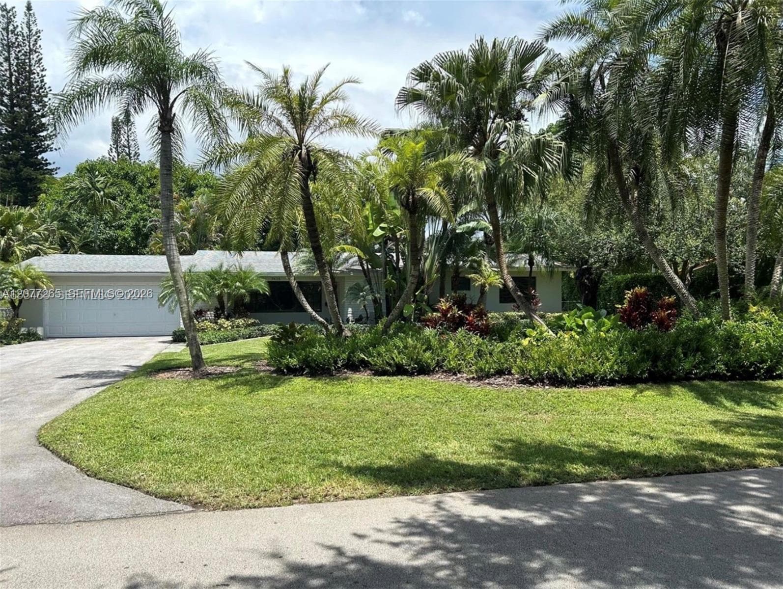 Single Family Residence at 7415 SW 117th St, Pinecrest FL 33156