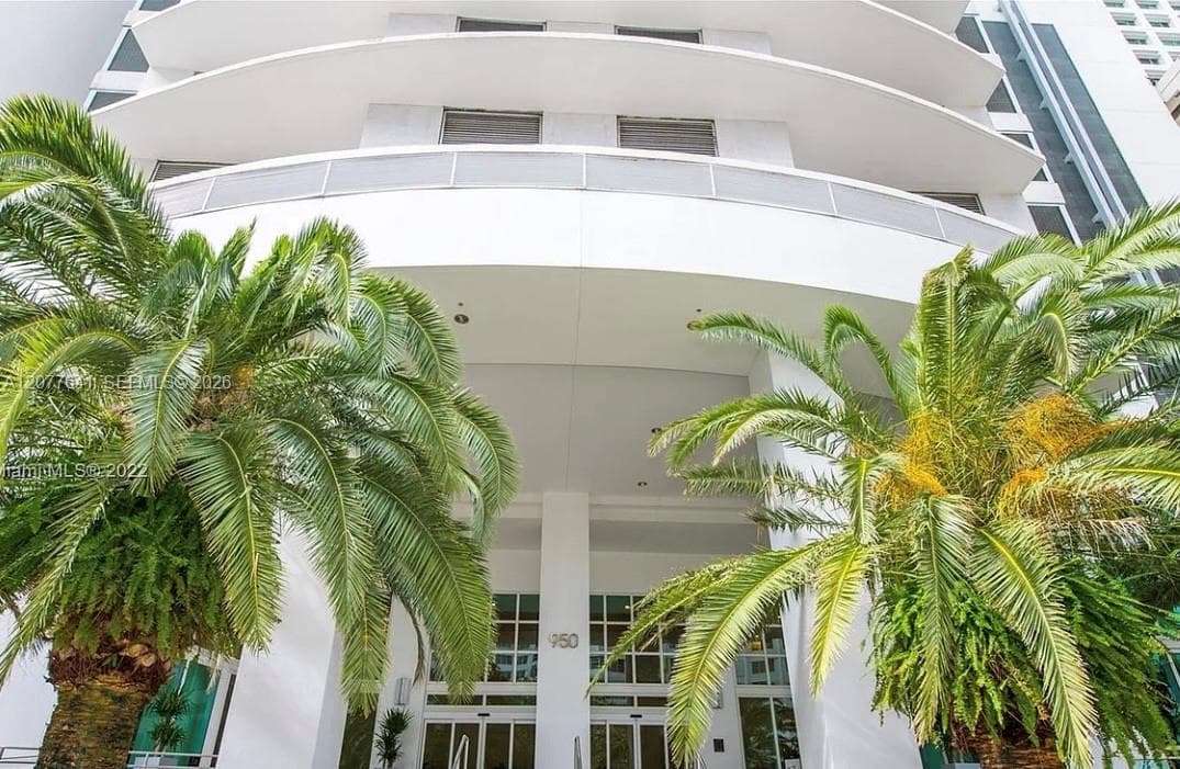 Condominium at 950 Brickell Bay Dr # 902, Miami FL 33131