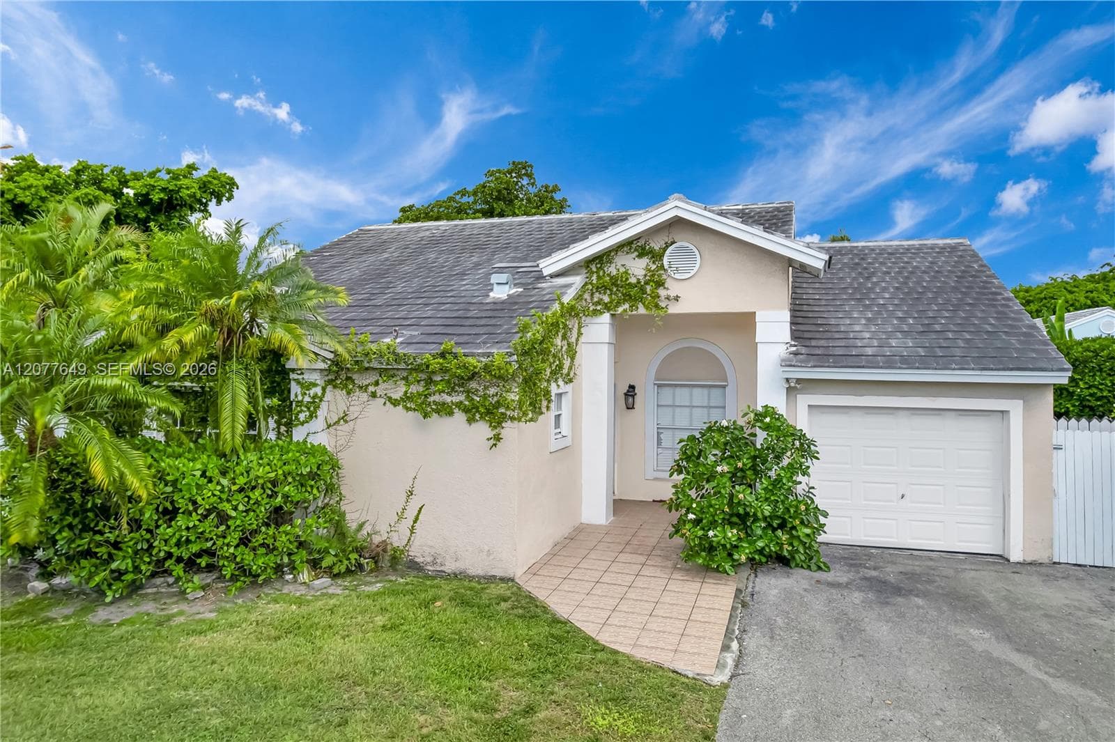 Single Family Residence at 6352 SW 112th Pl, Miami FL 33173