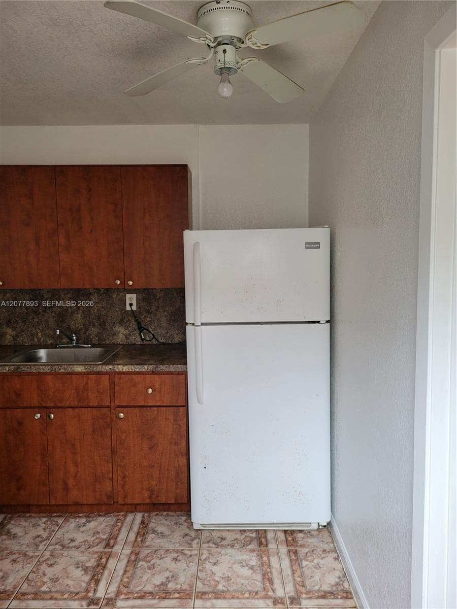 Efficiency at 14815 NE 8th Ct # 1, Miami FL 33161