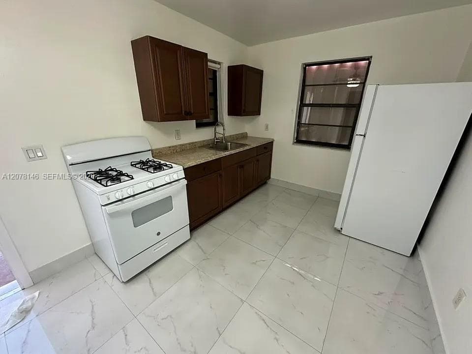 Efficiency at 19331 SW 116th Ave # 19331, Miami FL 33157