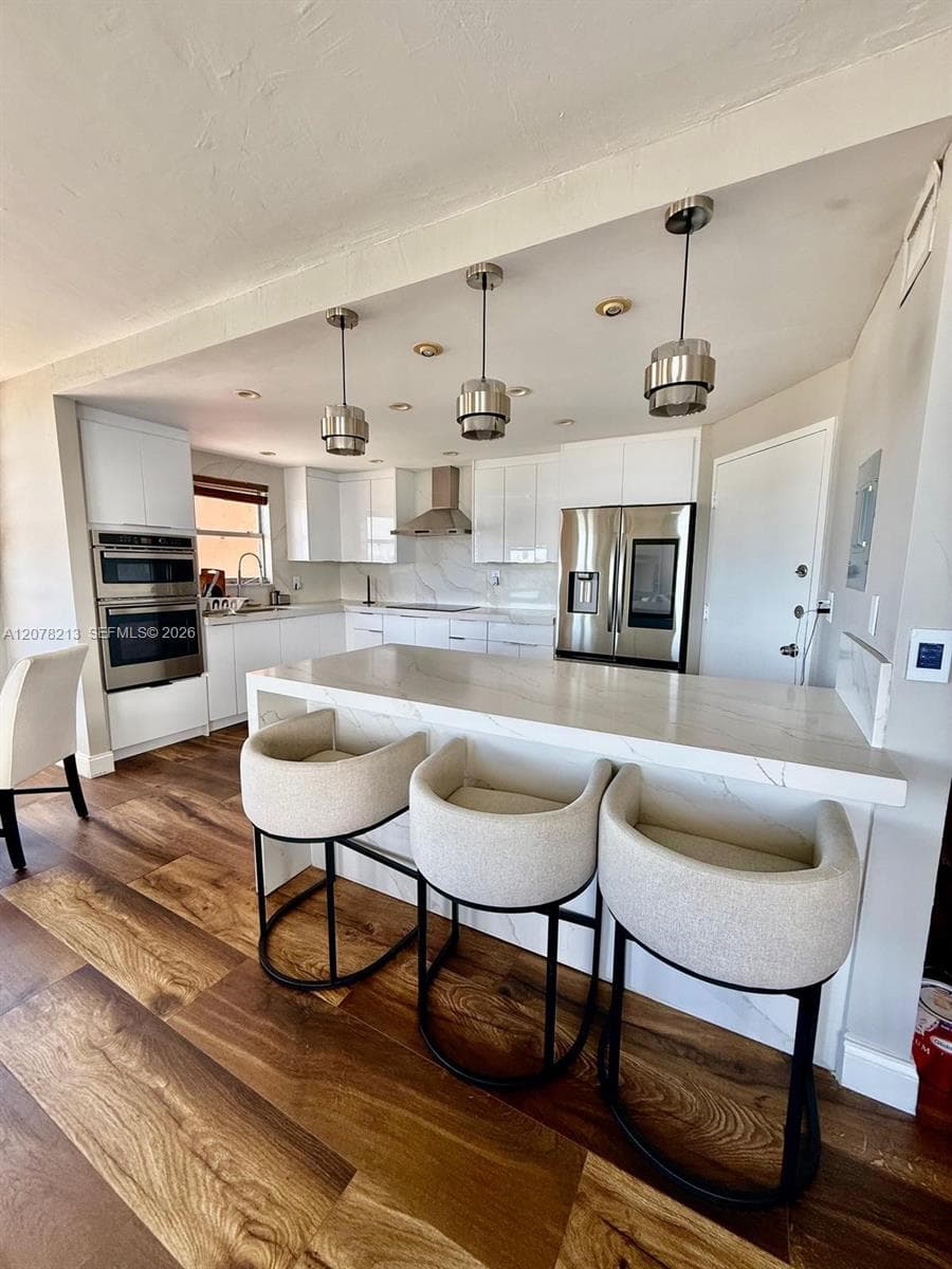 Condominium at Miami, FL, 33179