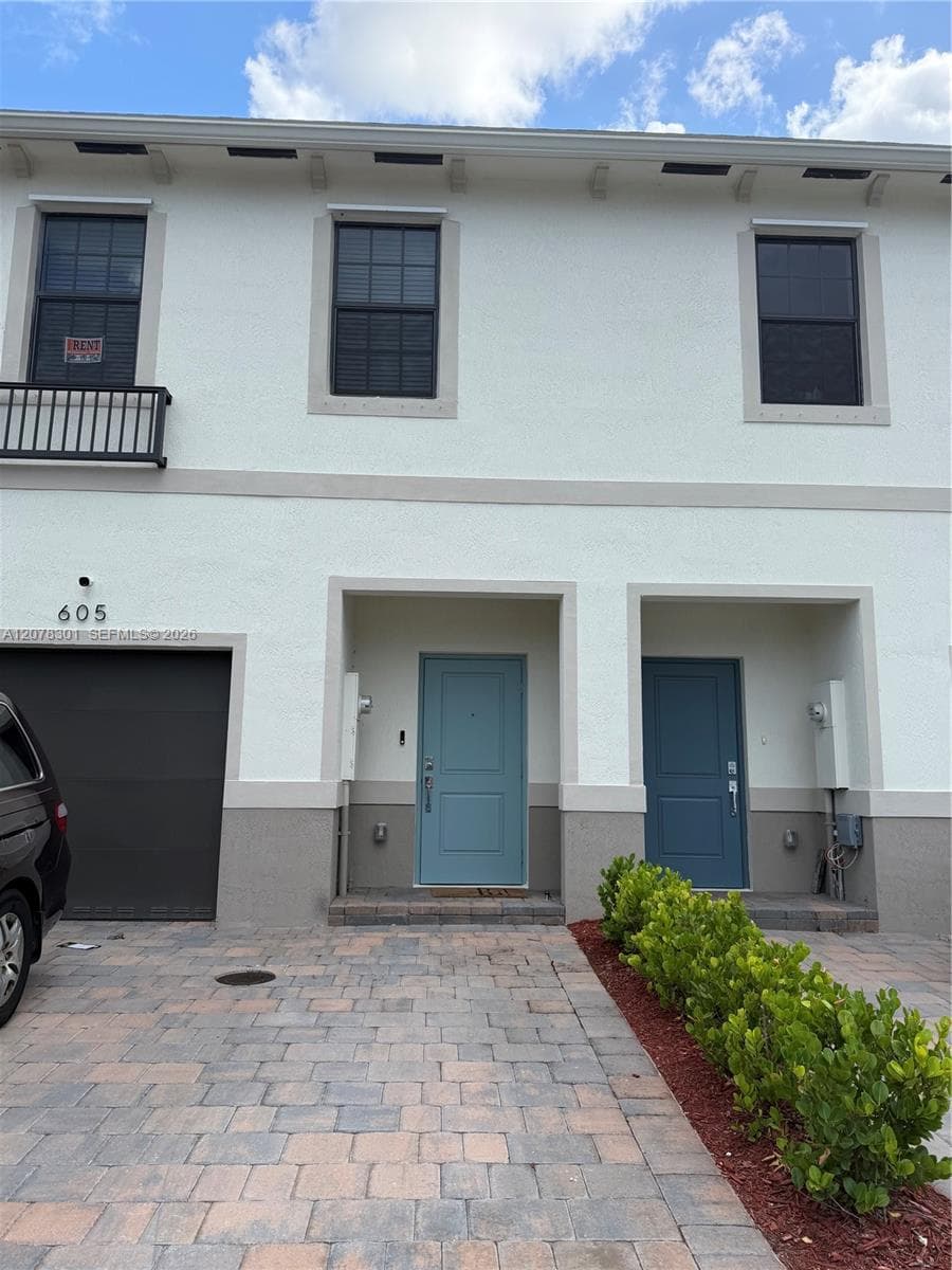 Townhouse at 605 NW 6th Ter, Florida City FL 33034