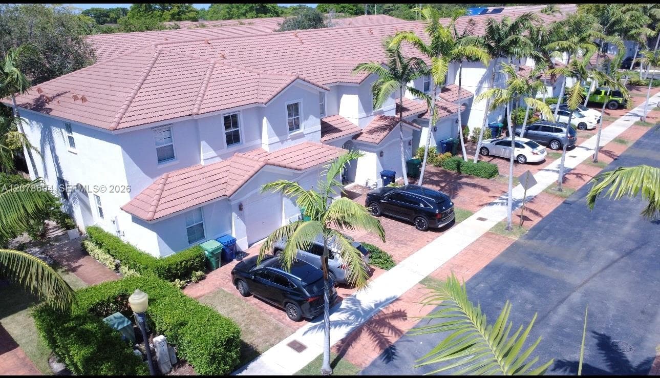 Townhouse at 1035 NE 207th Ter, Miami FL 33179