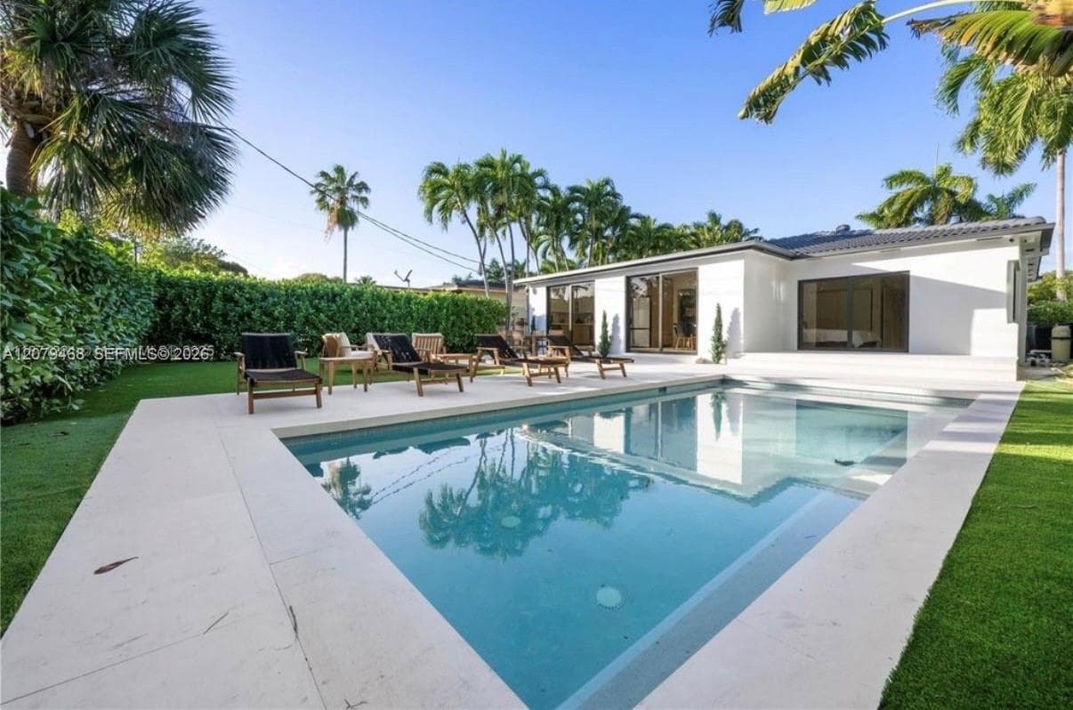 Single Family Residence at 900 W 47th Ct, Miami Beach FL 33140