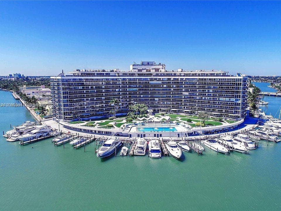 Condominium at Miami Beach, FL, 33141
