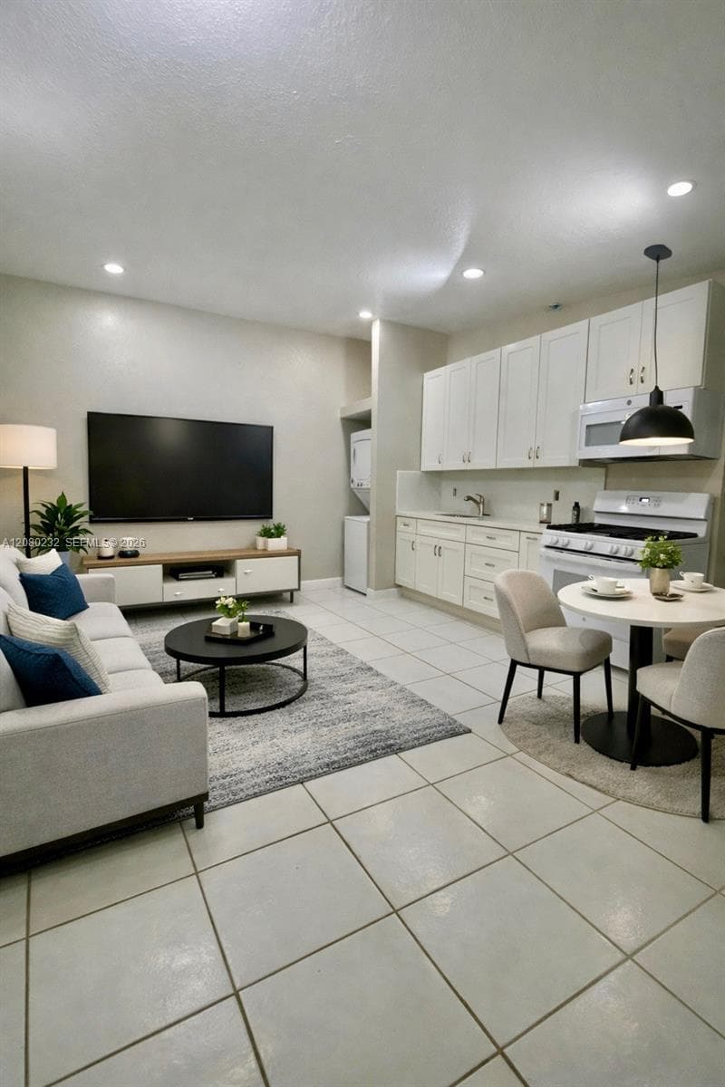 Apartment at 255 W 64th St, Hialeah FL 33012