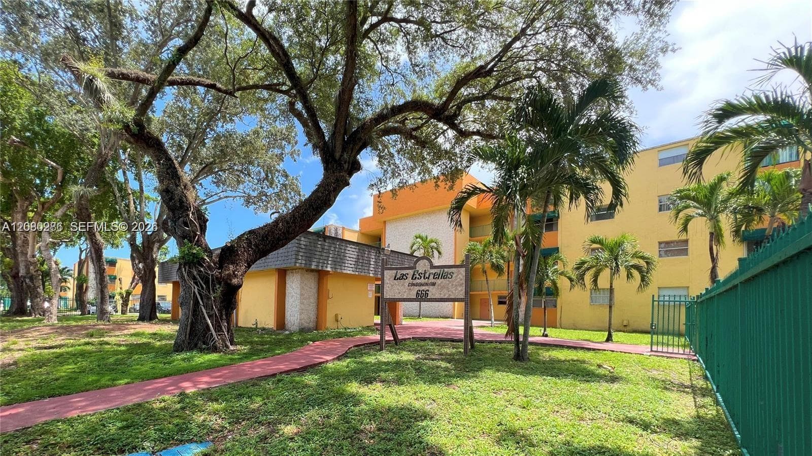 Condominium at 666 W 81st St # 303, Hialeah FL 33014