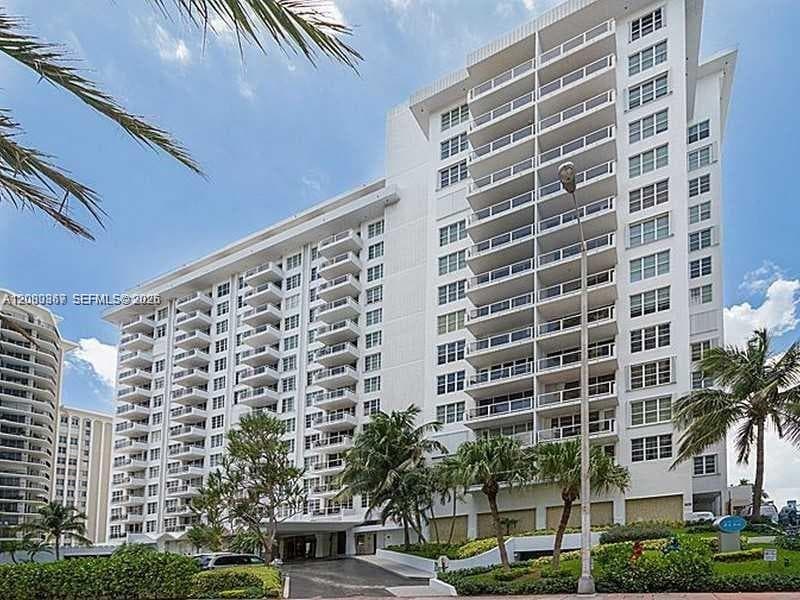 Condominium at 5700 Collins Ave # 8M, Miami Beach FL 33140