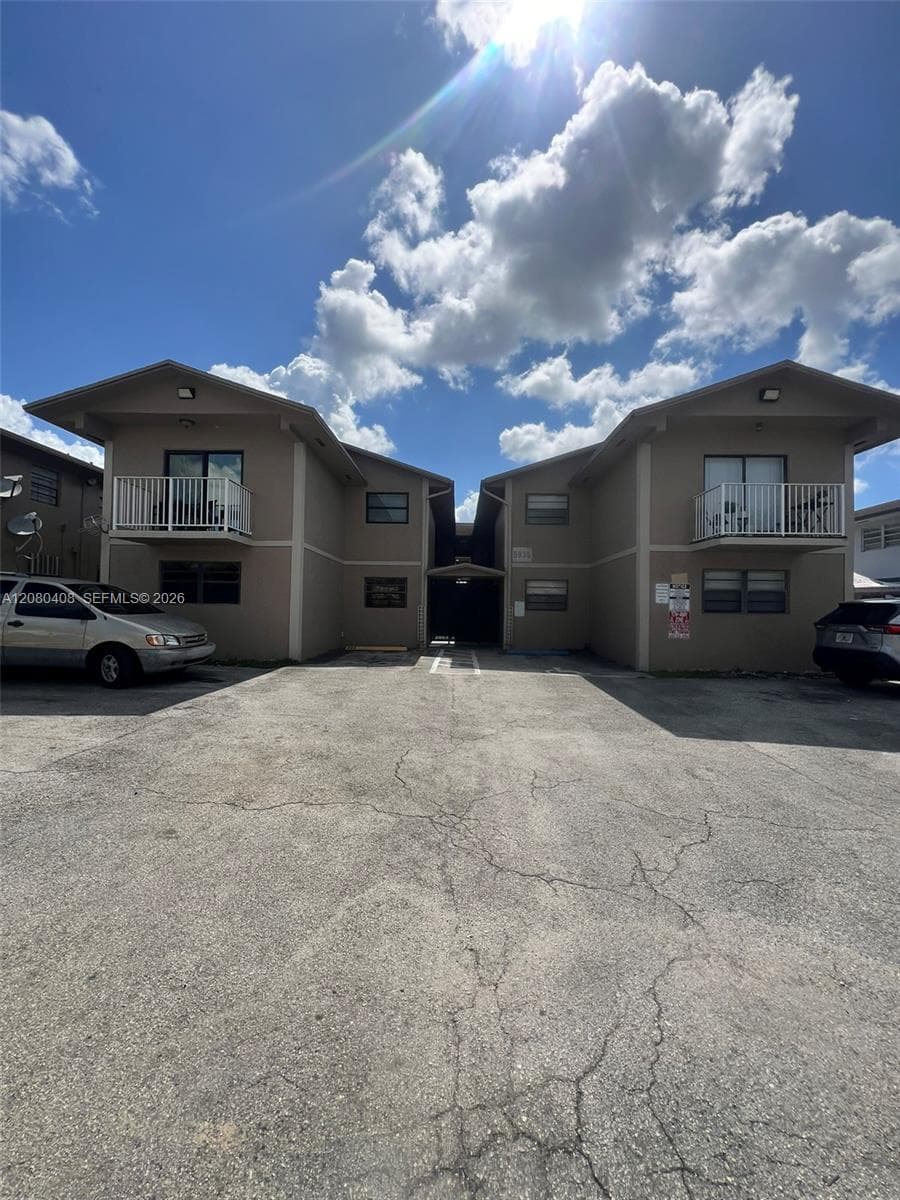 Condominium at Hialeah, FL, 33016