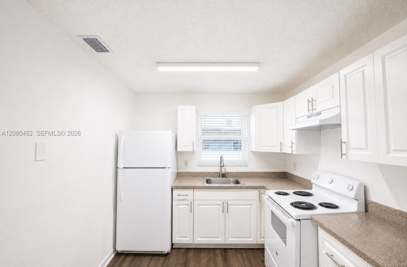 Apartment at 6141 W 22nd Ct # 203, Hialeah FL 33016
