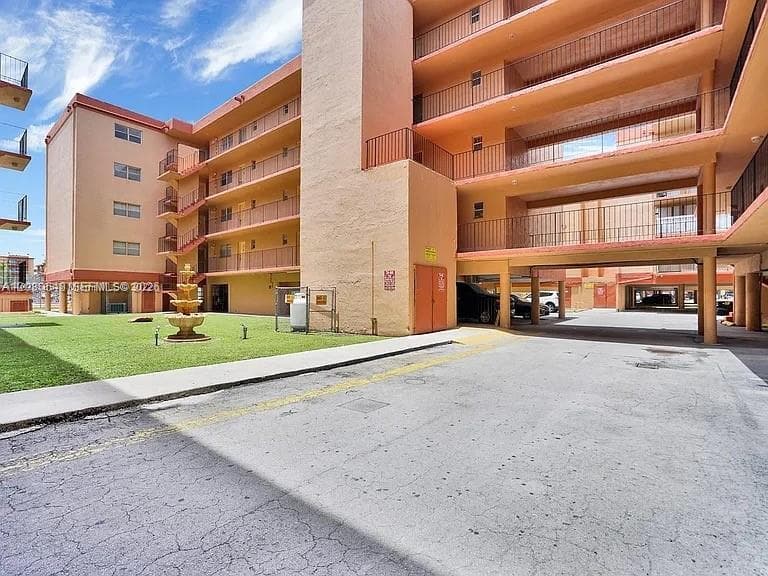 Condominium at 1850 W 56th St # 2305, Hialeah FL 33012