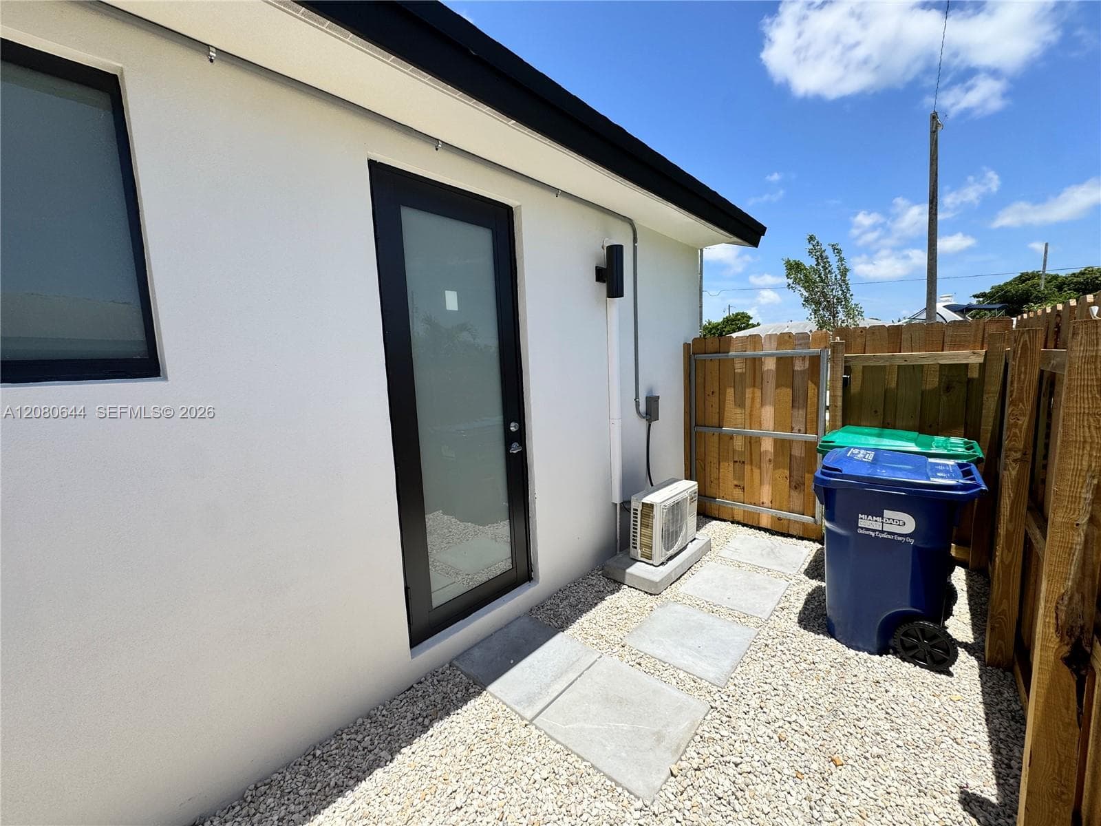 Efficiency at 11086 SW 219 ST # 2, Miami FL 33170
