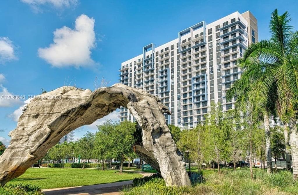 Condominium at 5350 NW 84th Ave # 603, Doral FL 33166