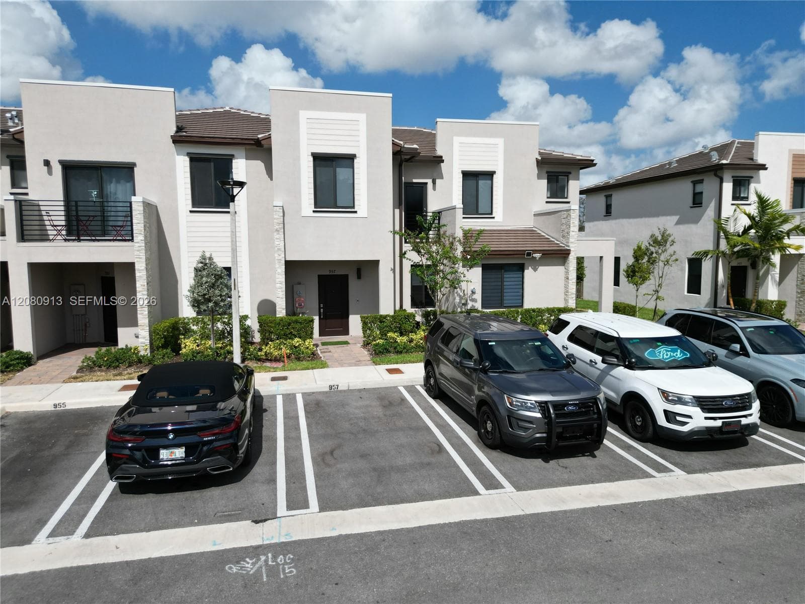 Townhouse at 957 NE 211th St, Miami FL 33179
