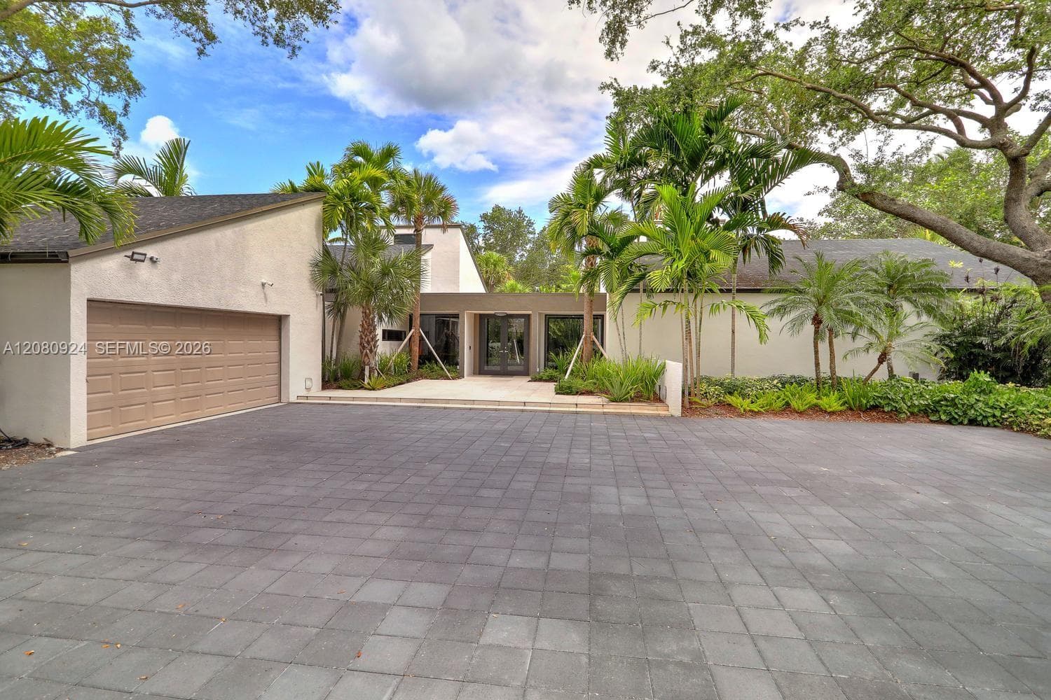 Single Family Residence at 6121 SW 104th St, Pinecrest FL 33156