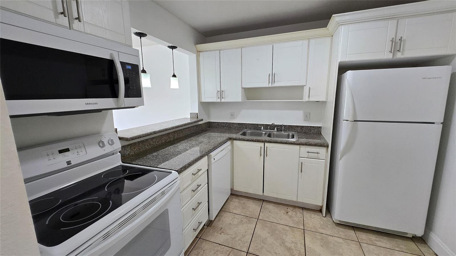 Condominium at 15205 NE 6TH Avenue # D206, Miami FL 33162