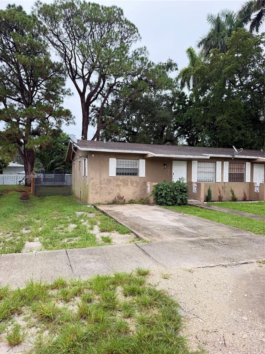 Villa at 15813 NW 38th Ct # 15813, Miami Gardens FL 33054