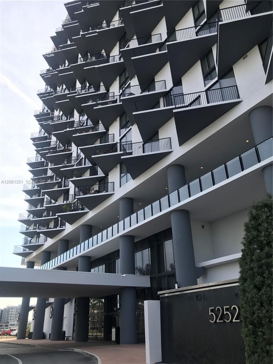 Condominium at 5252 NW 85th Ave # 1409, Doral FL 33166