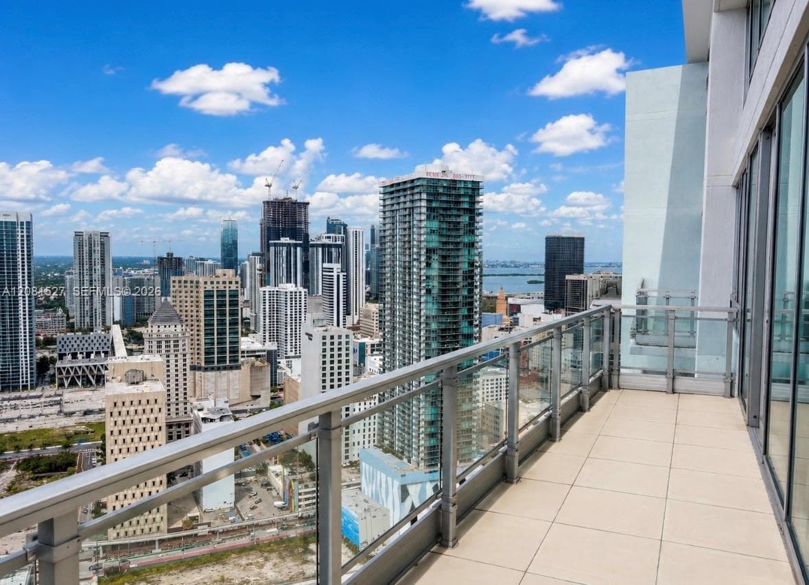 Condominium at 90 SW 3rd St, Miami FL 33130