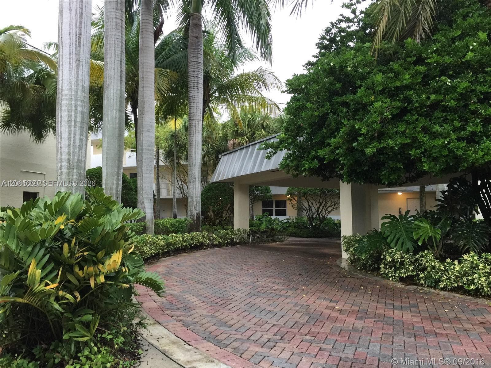 Condominium at 8950 SW 69th Ct # 114, Pinecrest FL 33156