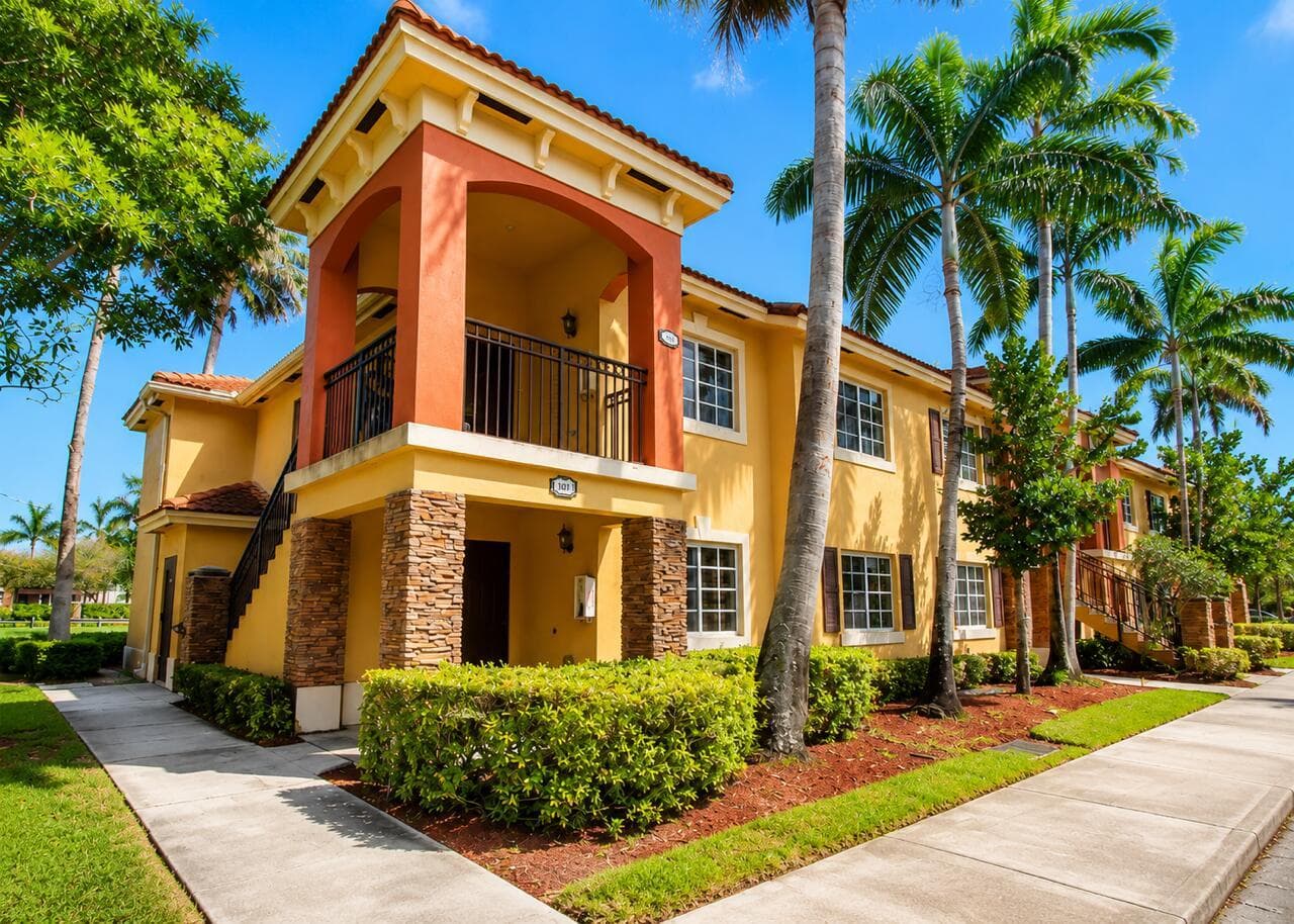 Condominium at 925 NE 34 Avenue # 103, Homestead FL 33033