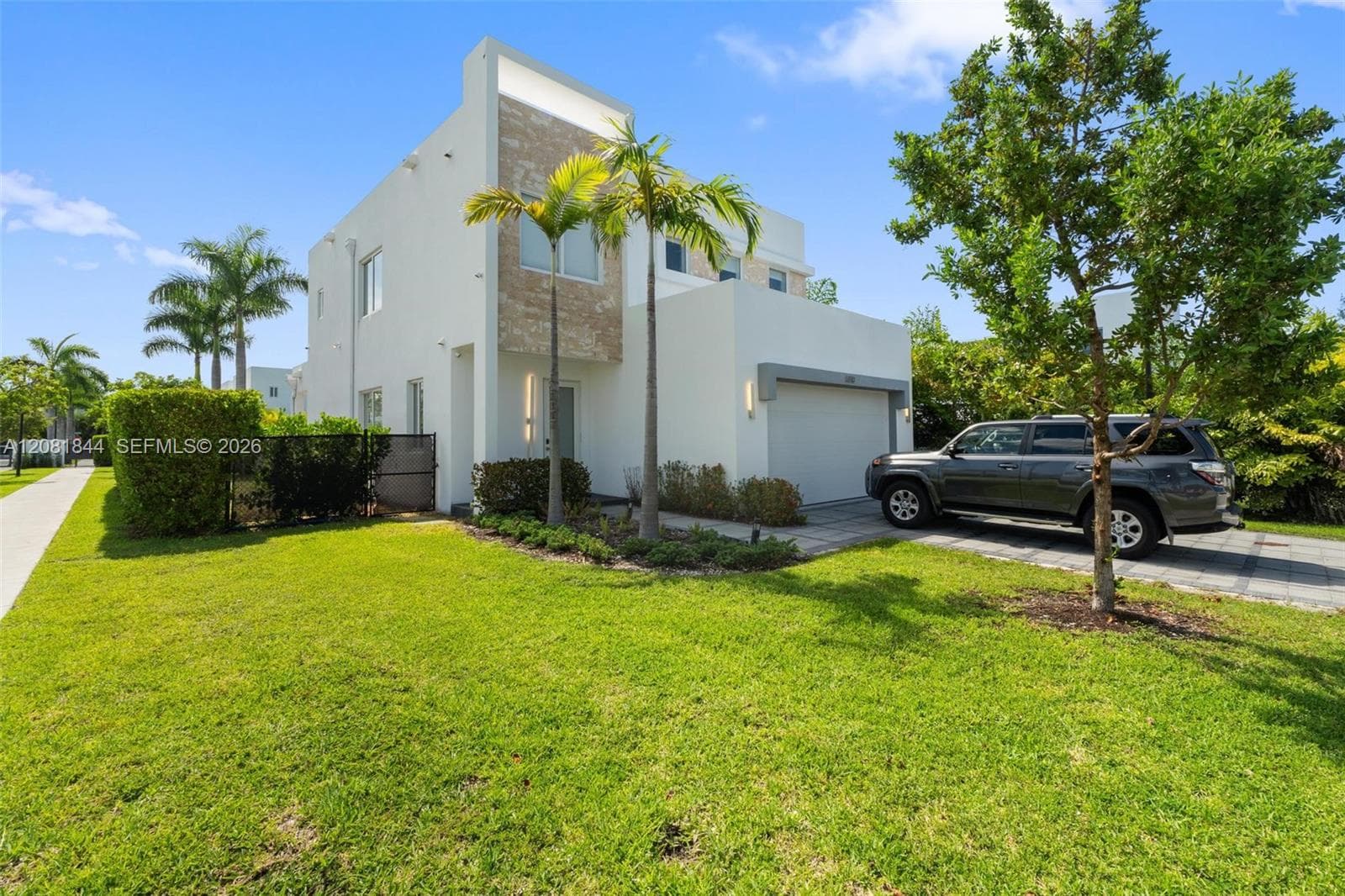 Single Family Residence at 6810 NW 103rd Pl, Doral FL 33178