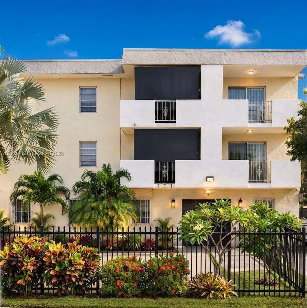 Condominium at 2725 W Okeechobee Rd # 3, Hialeah FL 33010