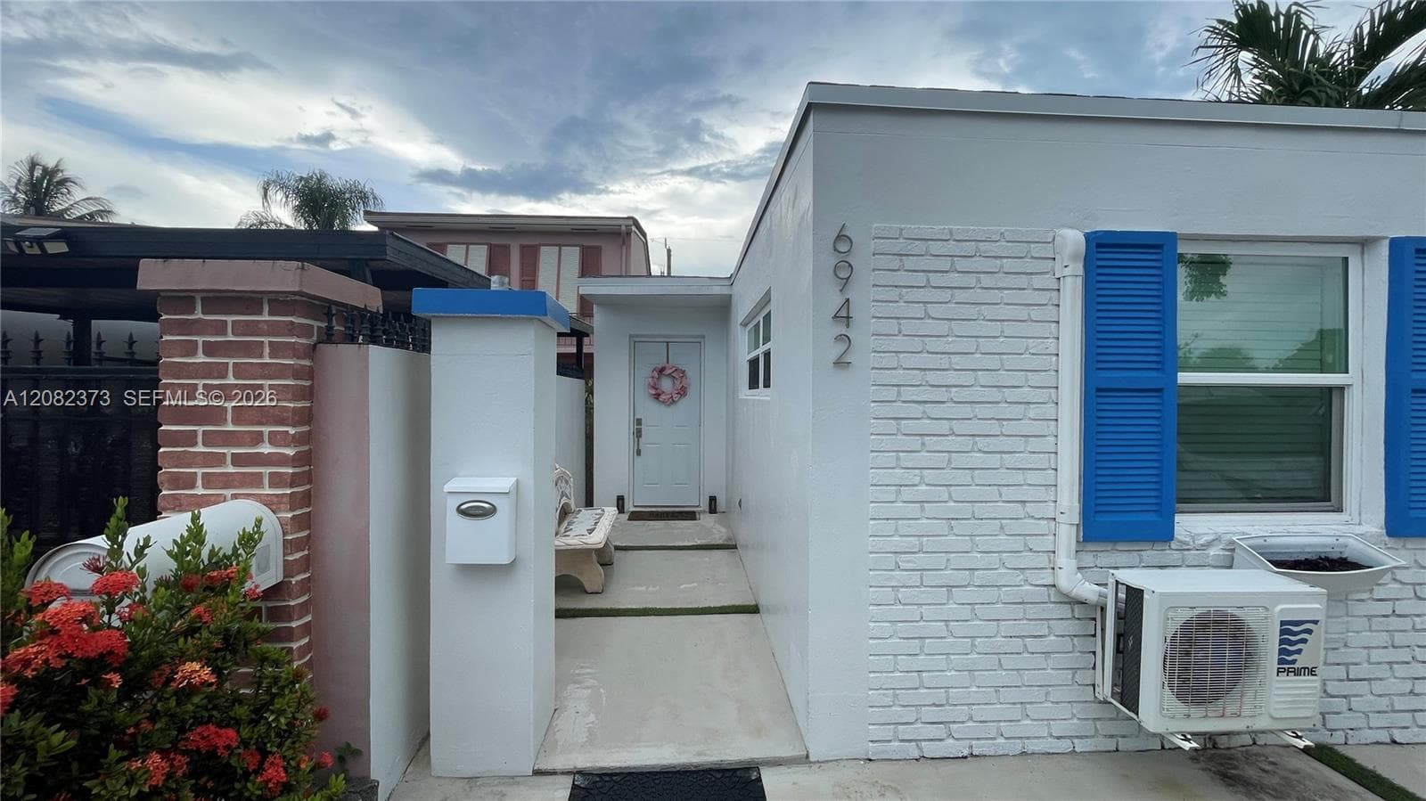 Townhouse at 6942 W 14th Ct, Hialeah FL 33014