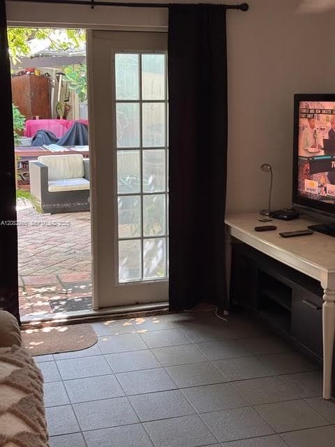 Efficiency at 4512 Alton Rd # 2, Miami Beach FL 33140