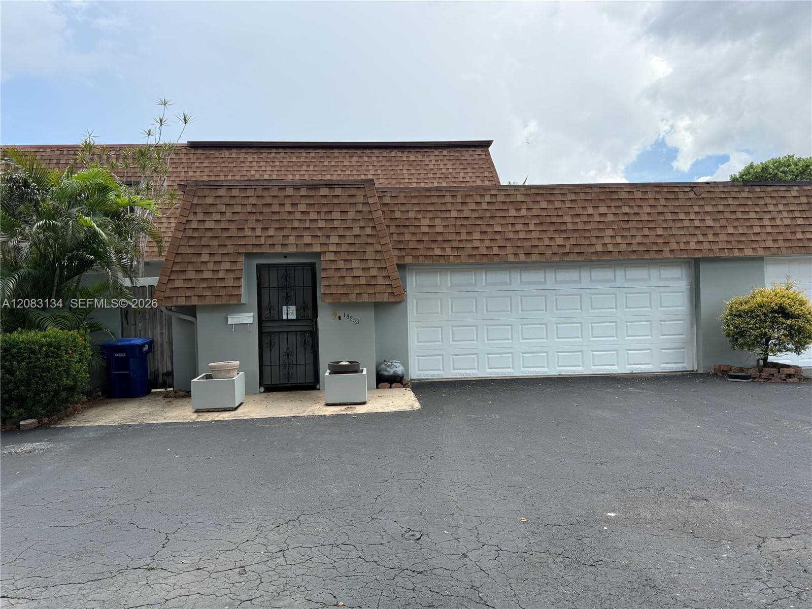 Townhouse at 19233 E Lake Dr # 19233, Hialeah FL 33015