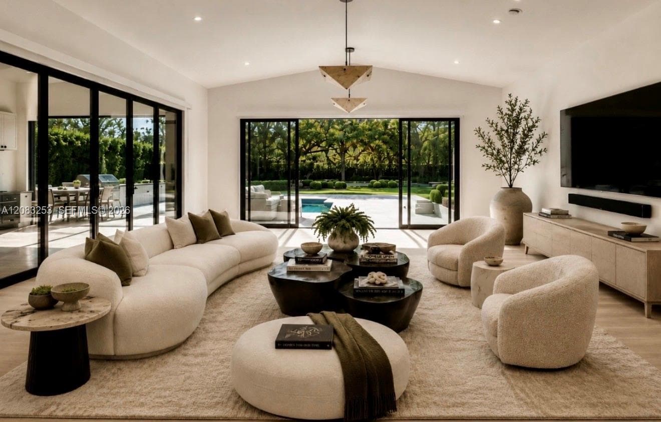 Single Family Residence at 8800 SW 118th St, Miami FL 33176