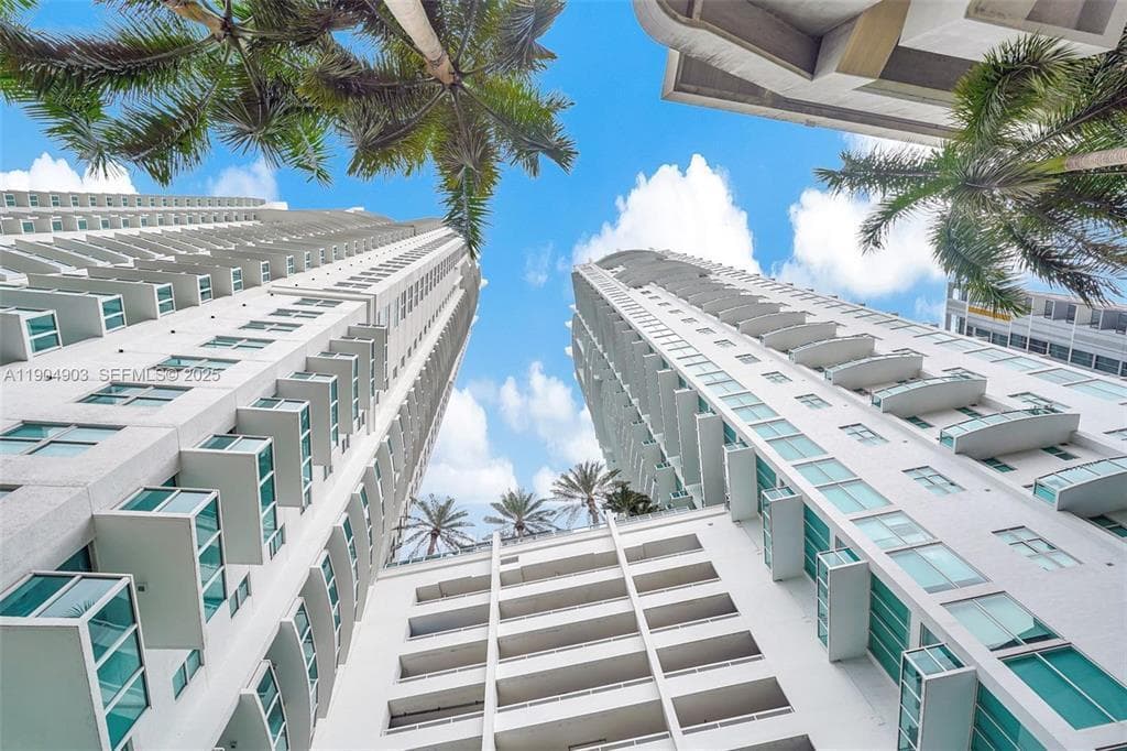 Condominium at 41 SE 5th Street # 417, Miami FL 33131