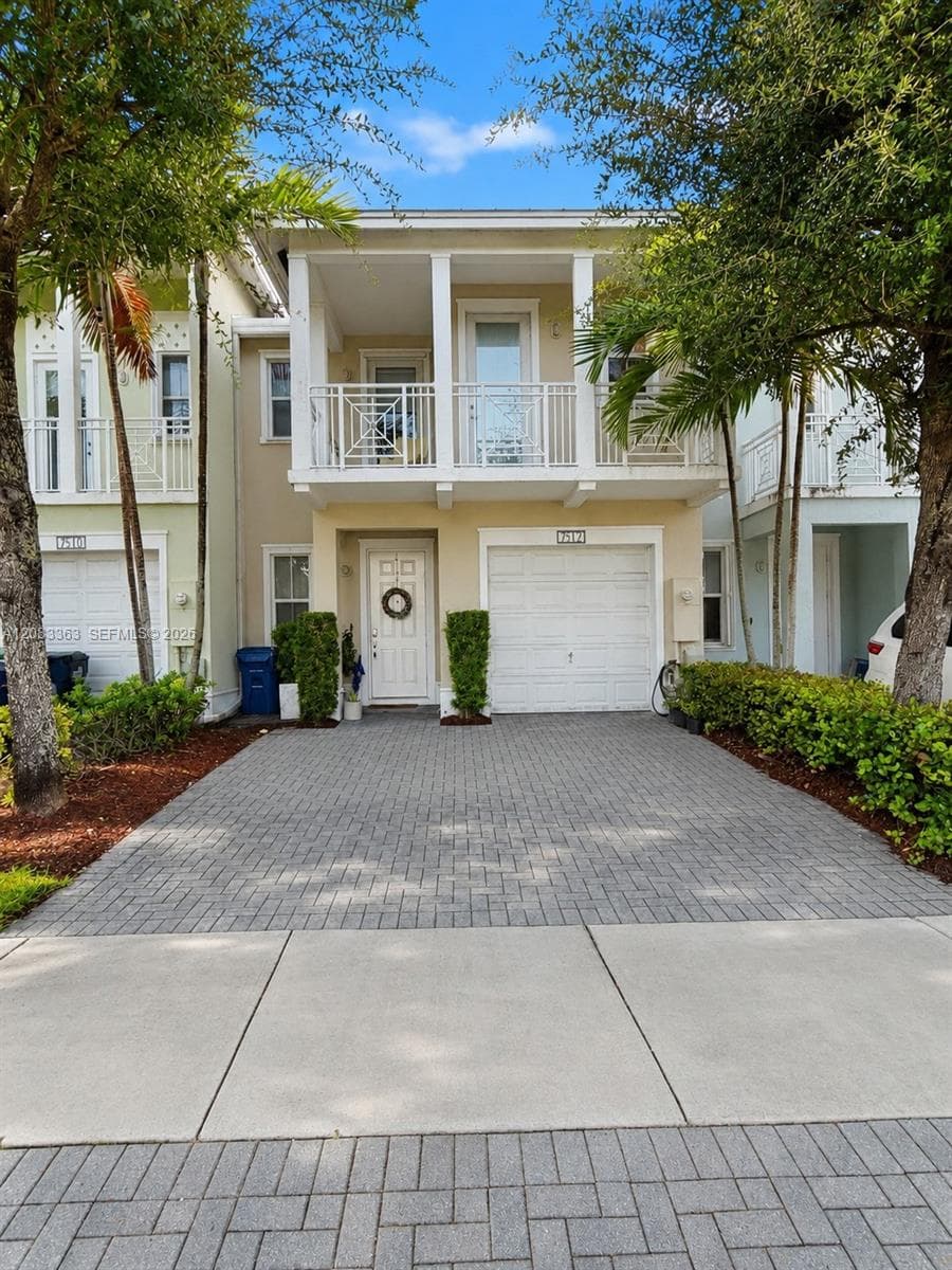 Townhouse at 7512 NW 108th Path, Doral FL 33178